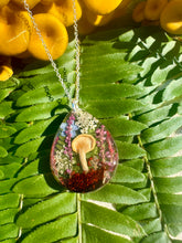 Load image into Gallery viewer, Tear Drop Oyster Pendant
